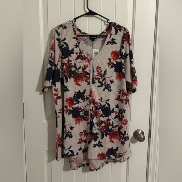 Torrid Waffle Knit Floral V-Neck Tunic. 3X - Picture 1 of 7